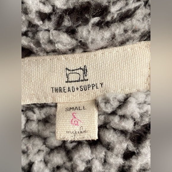 Thread+Supply fuzzy pullover - Picture 3 of 9